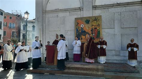 Processione E Messa Della Domenica Delle Palme Con Il Patriarca