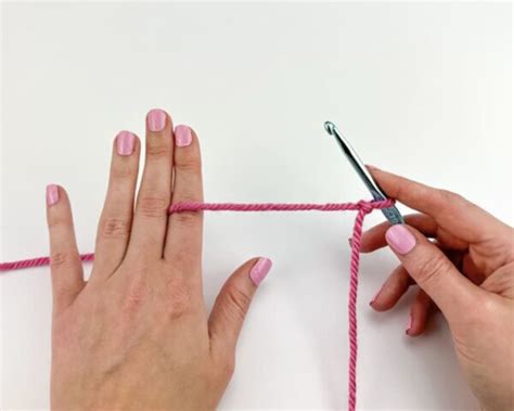 How To Hold A Hook And Yarn Crochettas