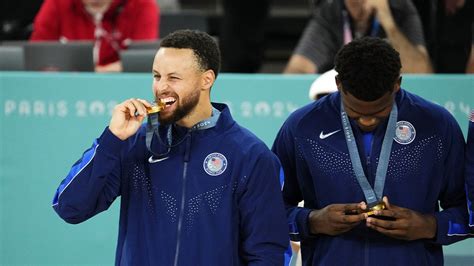 Warriors Stephen Curry Steals The Show During Red Sox Mets Game