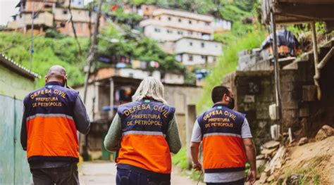 Petrópolis atualiza rotas de fuga em projeto de mapeamento