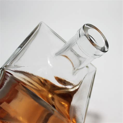 500ml 700ml Vodka Whisky Rum Glass Spirits Bottle Drinks Rectangular Glass Rum Bottle Factory