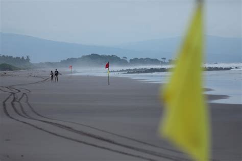 Hurricane Roslyn Makes Landfall In Mexico Misses Resorts As It Moves