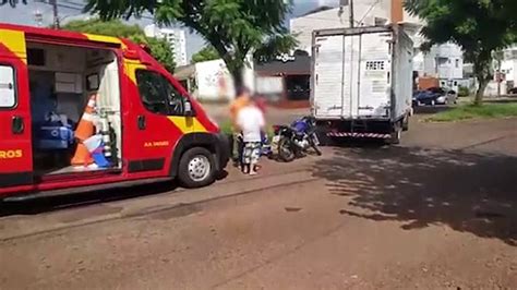 Motociclista Fica Ferido Ao Se Envolver Em Acidente Com Caminhão Na Rua Olindo Periolo Vídeo