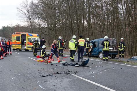 Update T Dlicher Unfall Auf B Fahrer Im Pkw Eingeklemmt