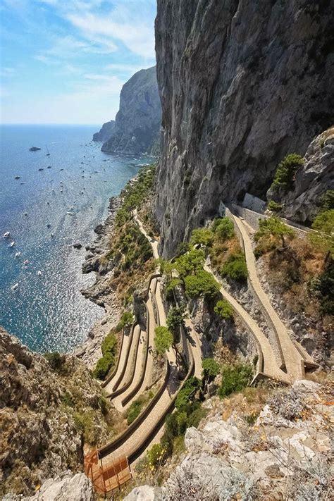 PAVAN MICKEY: Famous streets of the island of Capri, Italy