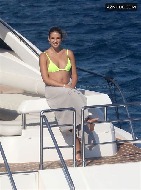 Christen Harper Sexy Shows Off Her Hot Body At The Sports