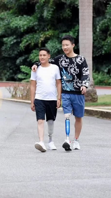 Two Onelegged Chinese Guys Demonstrate Nice Gait O Tumbex