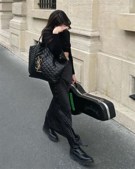 247 Customer Service Shop The Saint Laurent Tote Bag Every Celebrity