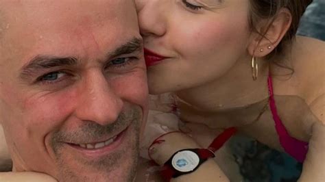 Ukochana Piotra Y Y Rozgrza A Internaut W Do Czerwono Ci Zapozowa A W Bikini