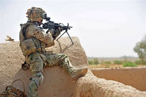 British Army gunner from 1st Battalion The Royal Anglian Regiment ...