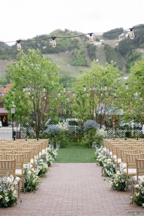 Hotel Jerome Wedding Ceremony in Aspen - carterroseweddings.com