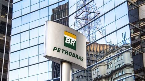 Ap S Anunciar Redu O No Pre O Da Gasolina A Es Da Petrobras Petr Caem