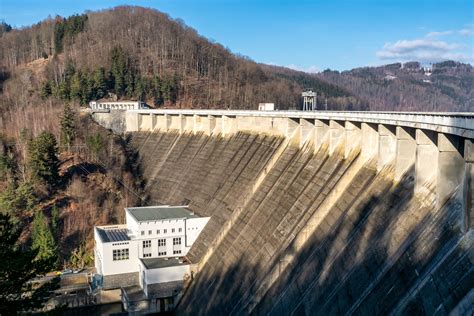 Potęga hydroenergii czyli jak woda zasila świat MAPA Biznes i klimat