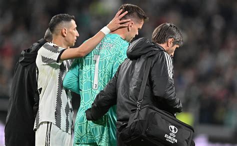 Szczesny de Juventus salió de cambio aturdido y con la mano en el pecho