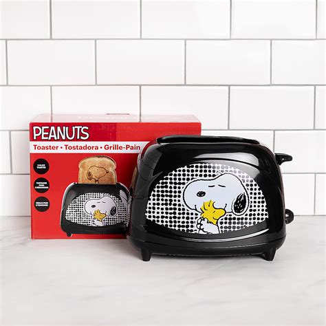 Best Buy: Uncanny Brands Peanuts Snoopy Two-Slice Toaster Black TSTE ...