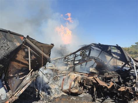 AF Central 190 Vídeo Duas carretas pegam fogo e ficam destruídas