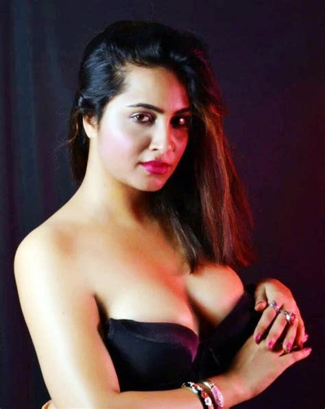 Bigg Boss 14 Arshi Khan Looks Hot In These Picture