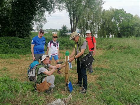 Randonnée en Gironde le balisage des 800 km de chemins assuré par une