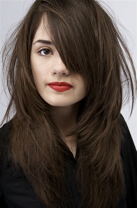 File:Brunette red lipstick.jpg - Wikimedia Commons