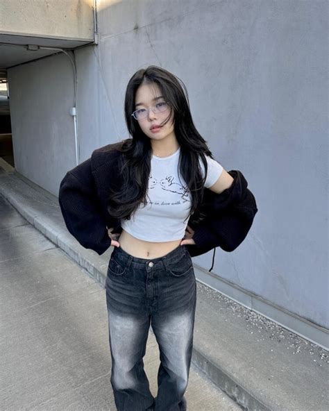 Hot Sexy Daisy Choi Bikini Pics