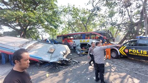 Adu Banteng Bus Eka Vs Sugeng Rahayu Di Geneng Ngawi