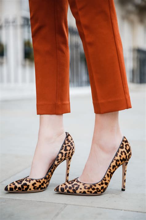 Лучшие образы декабря: шелк и бархат, animal print, высокие сапоги ...