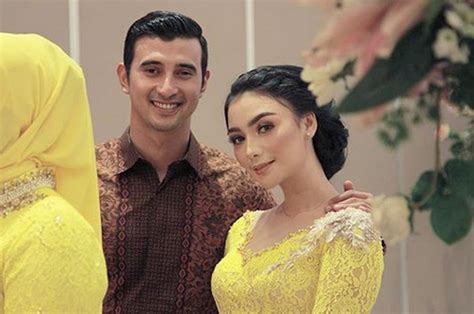 Inspirasi Outfit Kondangan Kompak Bareng Pacar Ala Pasangan Seleb