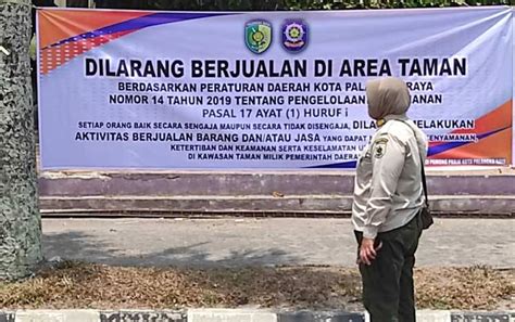 Satpol PP Palangka Raya Sterilkan Taman Kota Dari Aktivitas PKL