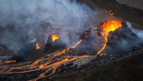 Amazing Drone Footage Shows Icelandic Volcano Eruption Up Close ...