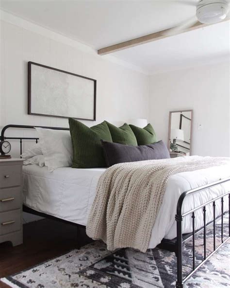 20 Green Bedroom Décor Ideas for an At-home Sanctuary