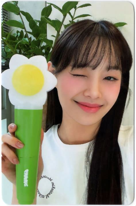 CHUU Lightstick POB Photocard Scan Credit To Pika Chuuves On Twitter