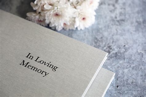 How To Honor The Memory Of A Deceased Loved One In A Tribute Book