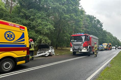 Wypadek Na Drodze Wojew Dzkiej Dwie Osoby Ranne Poza Toru