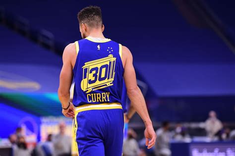 Curry Emplaca Sequência Incrível E Comanda Warriors Na Vitória Sobre O