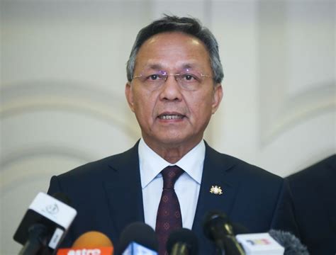 johor umno sources point   mb hasni contesting