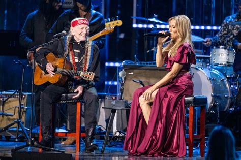 Watch Willie Nelson Gets Inducted Into Rock And Roll Hall Of Fame