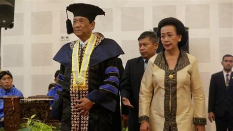 Sri Sultan Hamengku Buwono X Terima Gelar Kehormatan Doktor Honoris