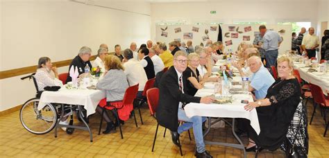 Y Bleron Cent Vingt Convives Au Repas Des Anciens Organis Par Le Ccas