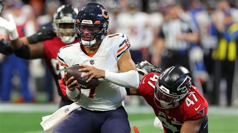 Justin Fields' injury compounds ugly Bears' loss to Falcons in Week 11