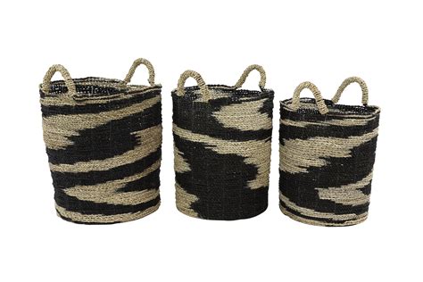 Decmode Large Round Black And Natural Swirl Seagrass Baskets Set Of 3