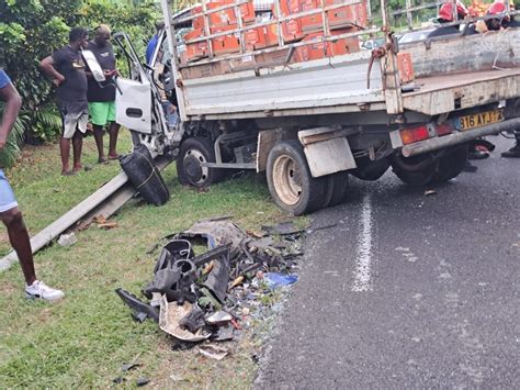 Une voiture et un camion sont entrés en collision à Charpentier Marigot