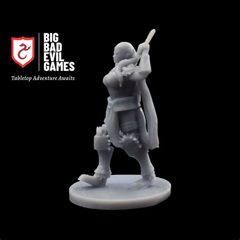 Female Barbarian Miniature 28mm Scale Great Axe Wielding Female