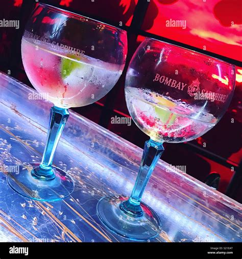 Gin and tonic Stock Photo - Alamy