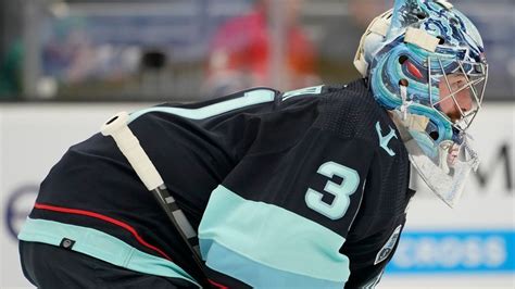 KOMO 4 Questions with Kraken goalie Philipp Grubauer