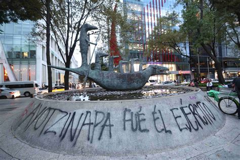 Autoridades De CDMX Investigan Vandalismo En Marcha Por Los 43