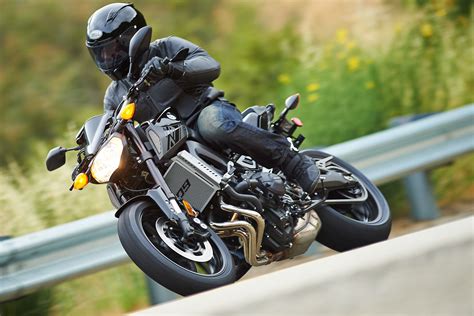 2016 Yamaha FZ 09 Review