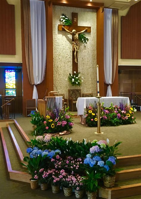 Pin By Pam Hall On Easter Decor In 2020 Church Altar Decorations Church Easter Decorations