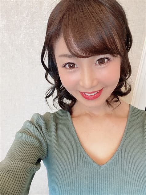 大島優香🎀🎀11月23日オフ会します´ ꒳ ` On Twitter おはようございます՞•֊•՞ 月曜日はなかなか気持ちが重くなる事が多いかもですが少しでも笑顔になれること