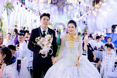 Cô dâu Long An nhận cây vàng hot nhất MXH ăn chay trường dáng thắt đáy lưng ong chẳng thua