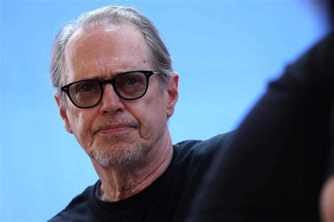 Herec Steve Buscemi byl v New Yorku napaden S podlitinami a krvácením